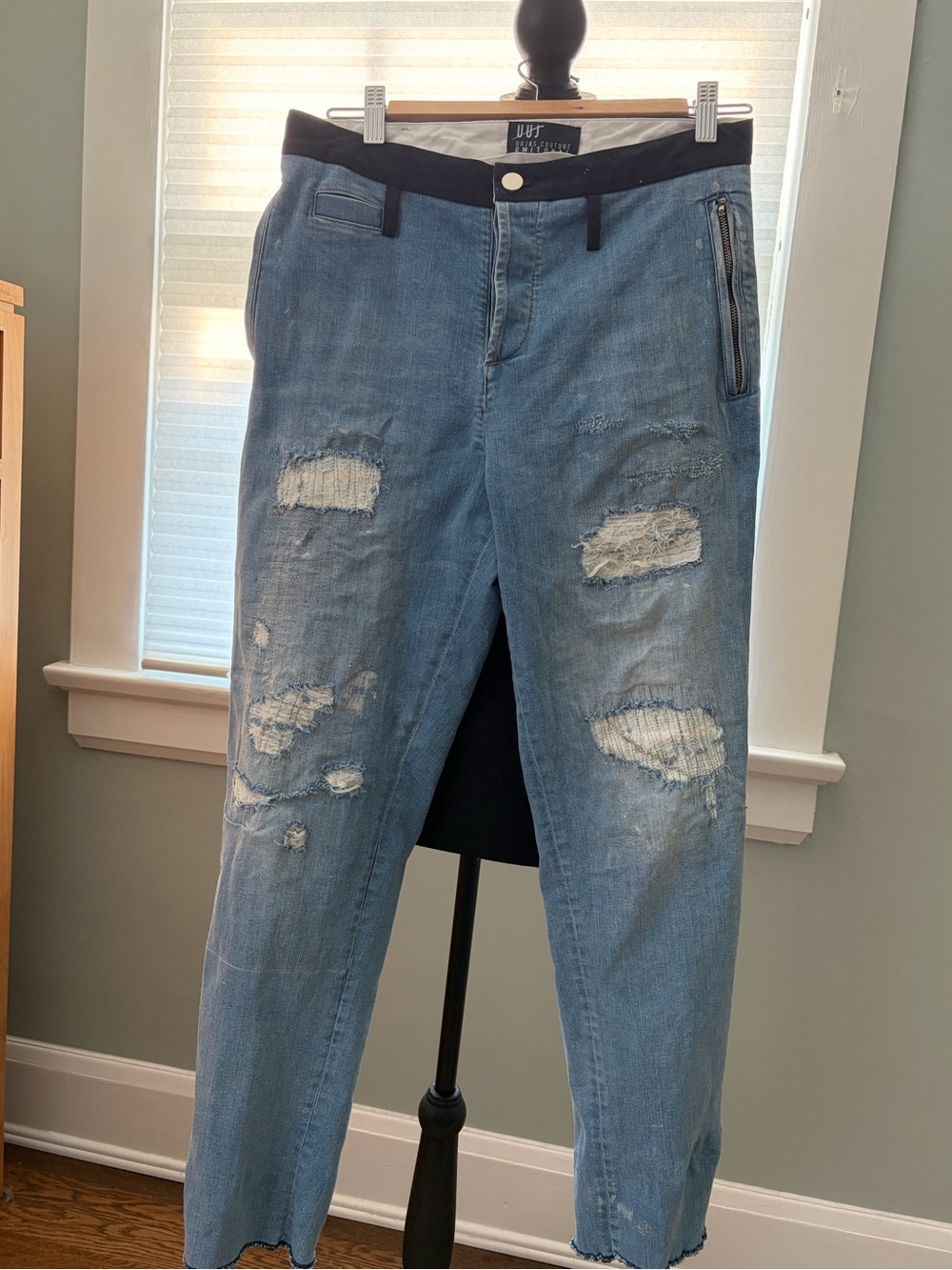 Distressed Light Blue Women’s Boyfriend Jeans.